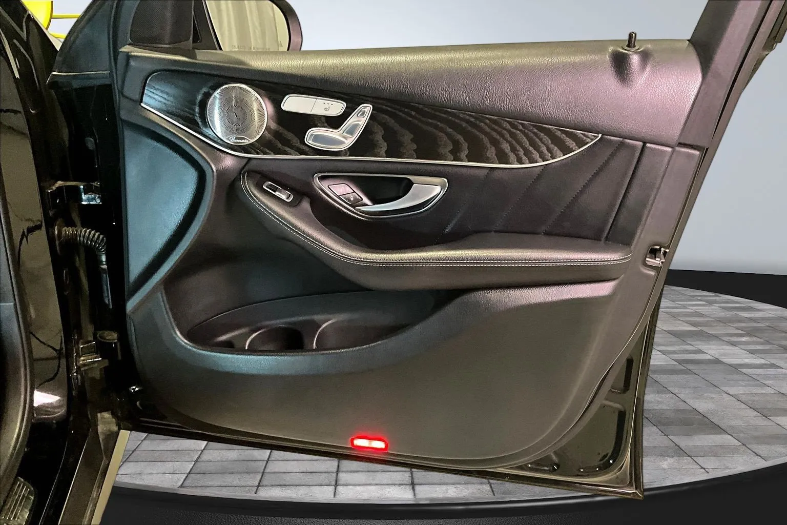 Mercedes-Benz GLC photo 27