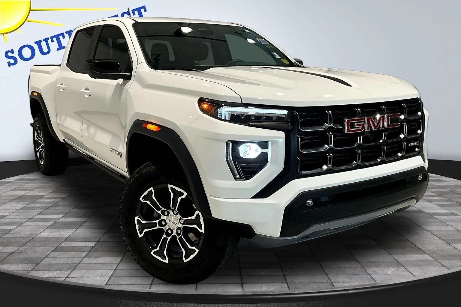 GMC Canyon photo 3