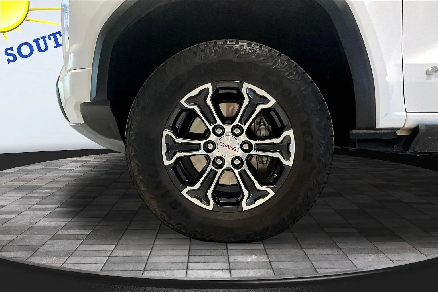 GMC Canyon photo 34