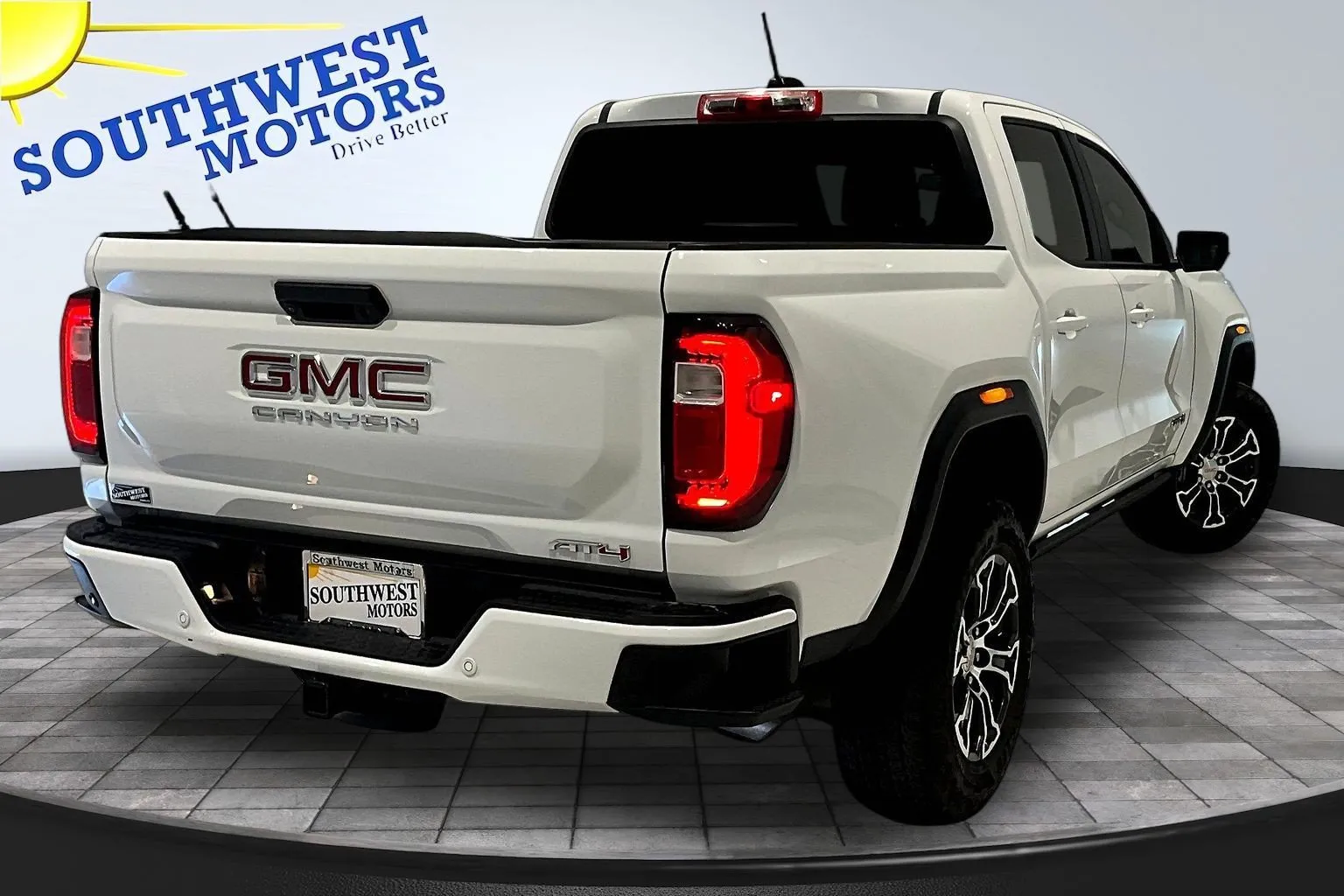GMC Canyon photo 7