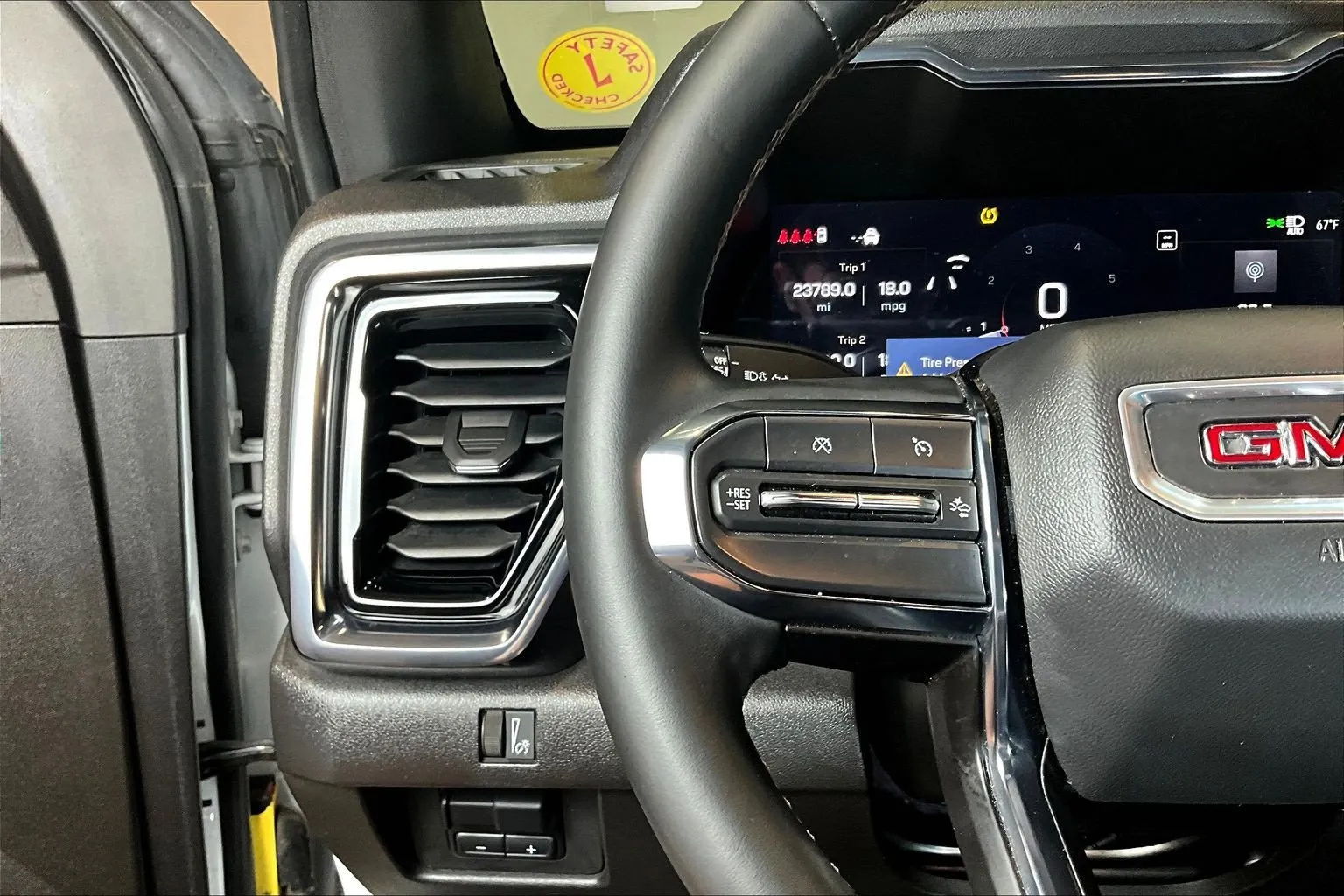 GMC Canyon photo 13