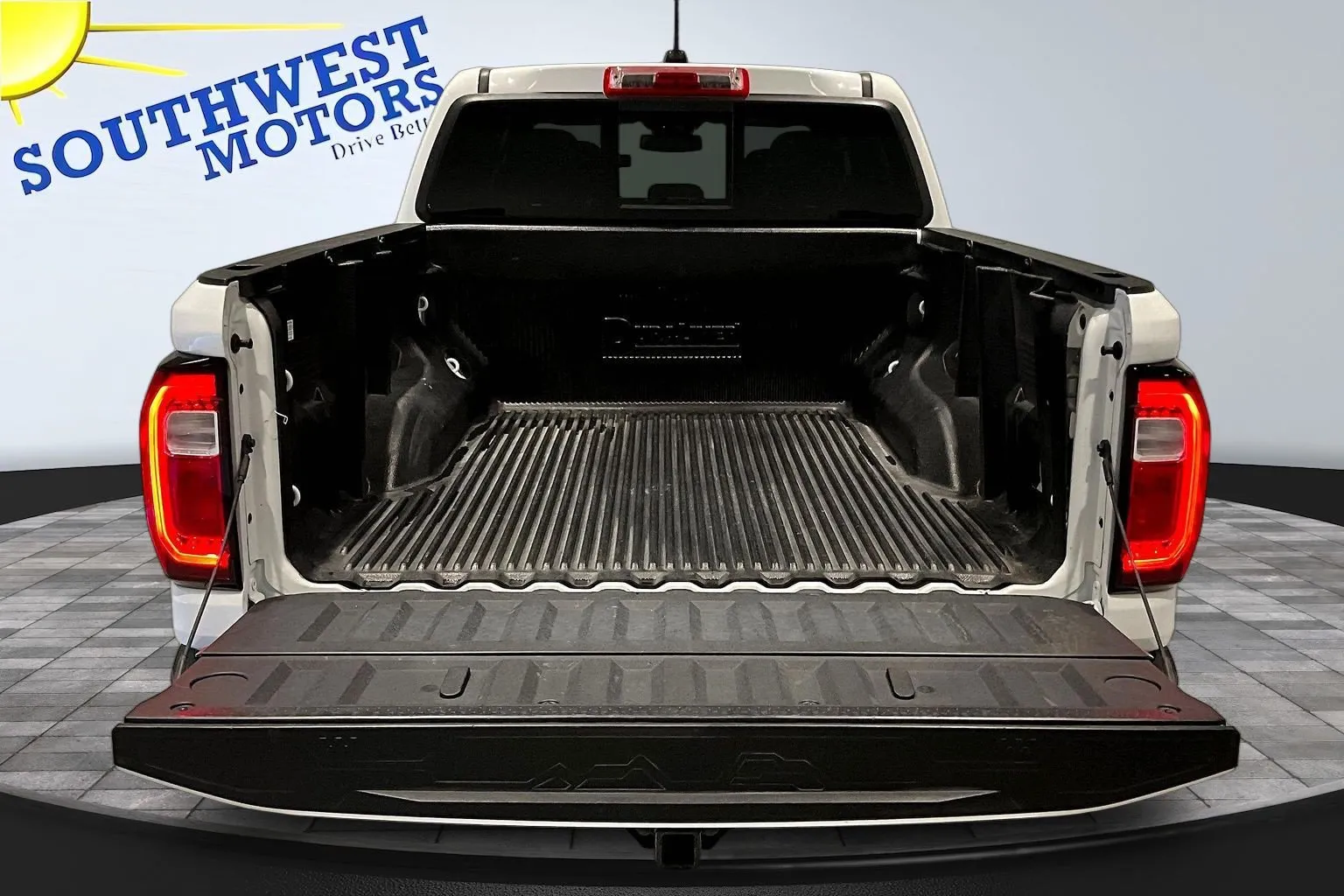 GMC Canyon photo 8