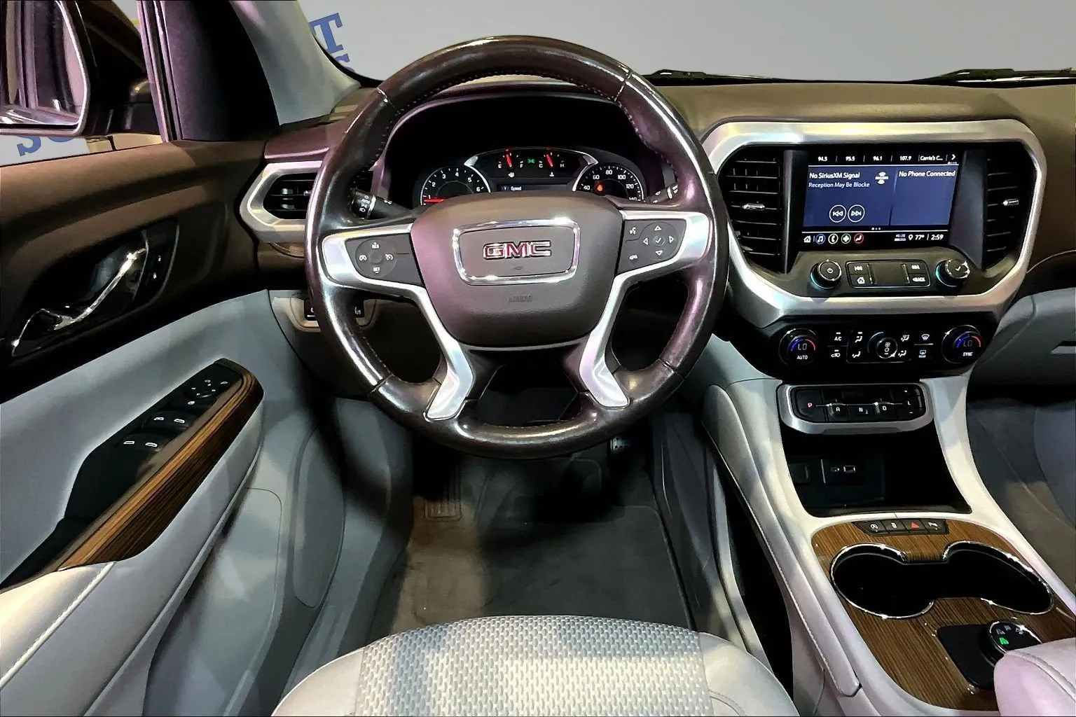 GMC Acadia photo 9