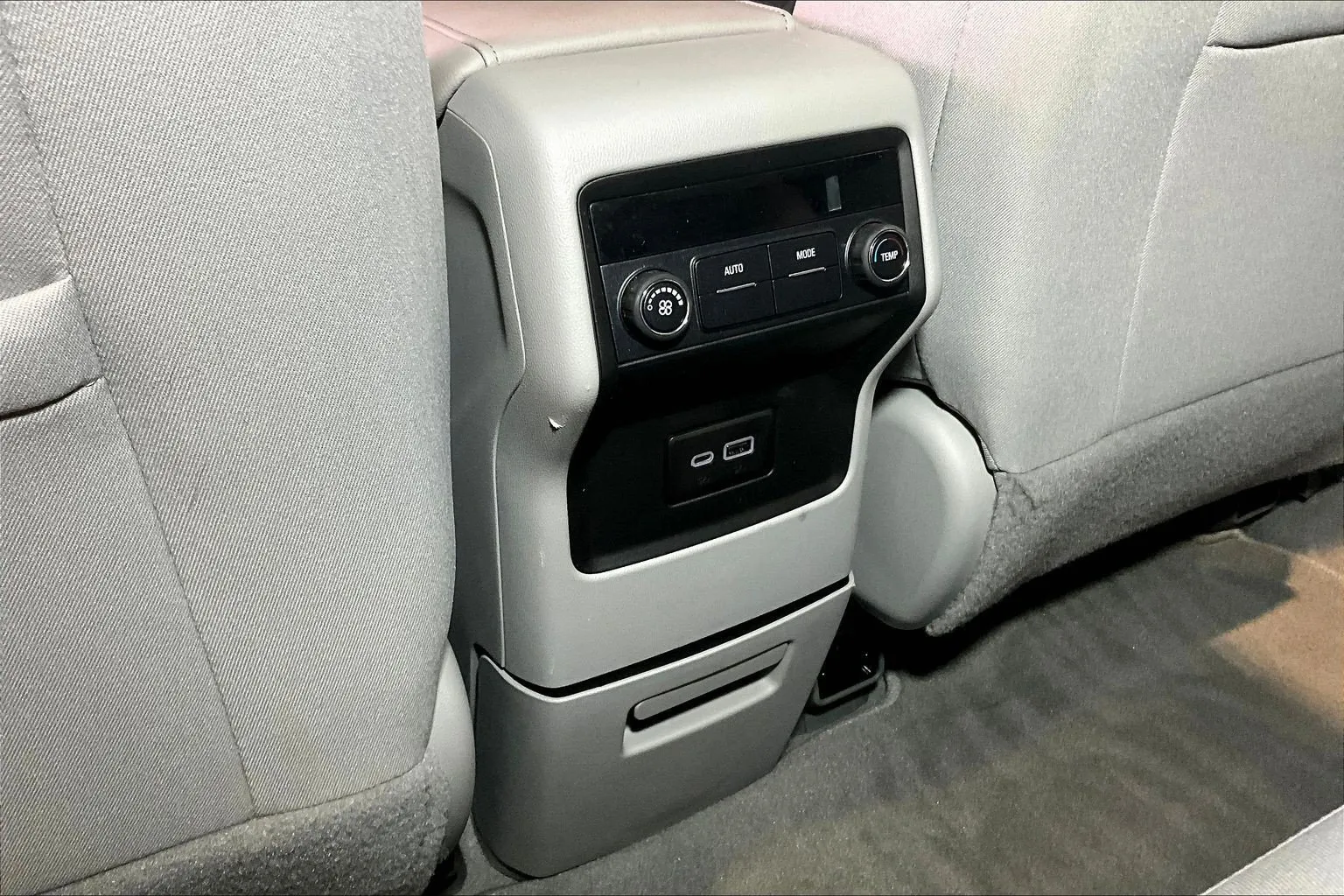 GMC Acadia photo 11