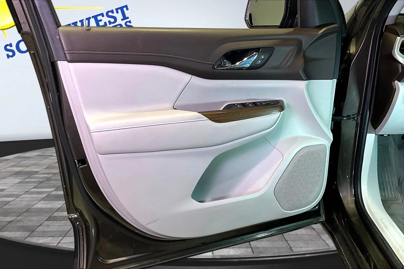 GMC Acadia photo 20