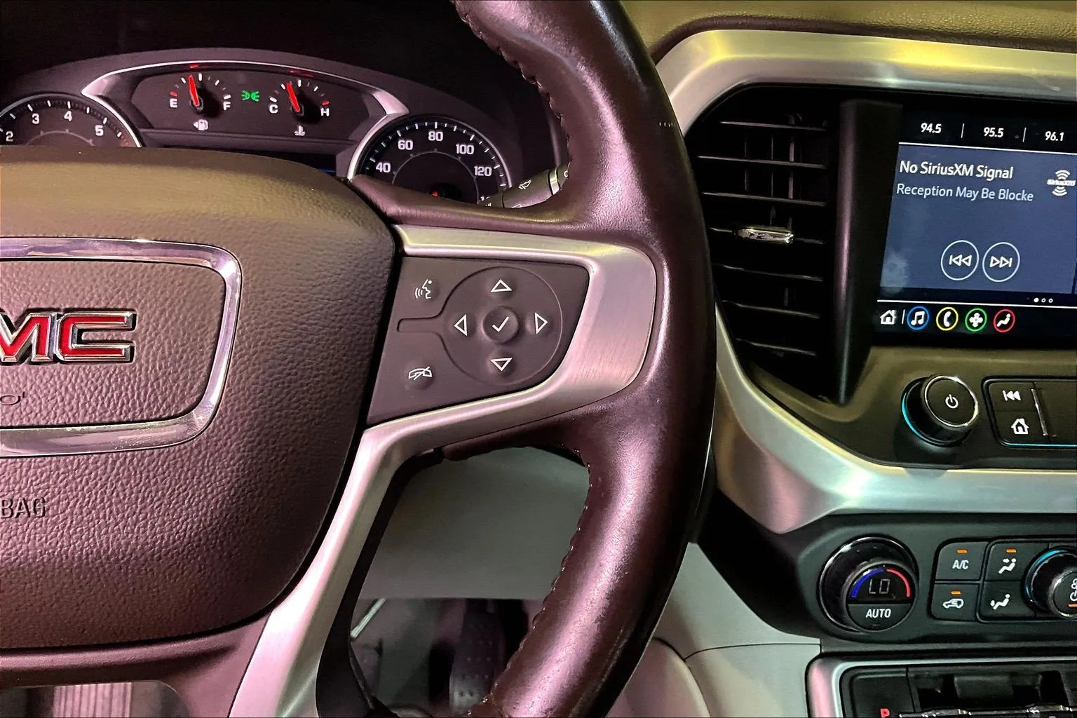GMC Acadia photo 13
