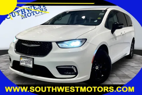 White 2024 Chrysler Pacifica Touring L for sale in Pueblo, CO