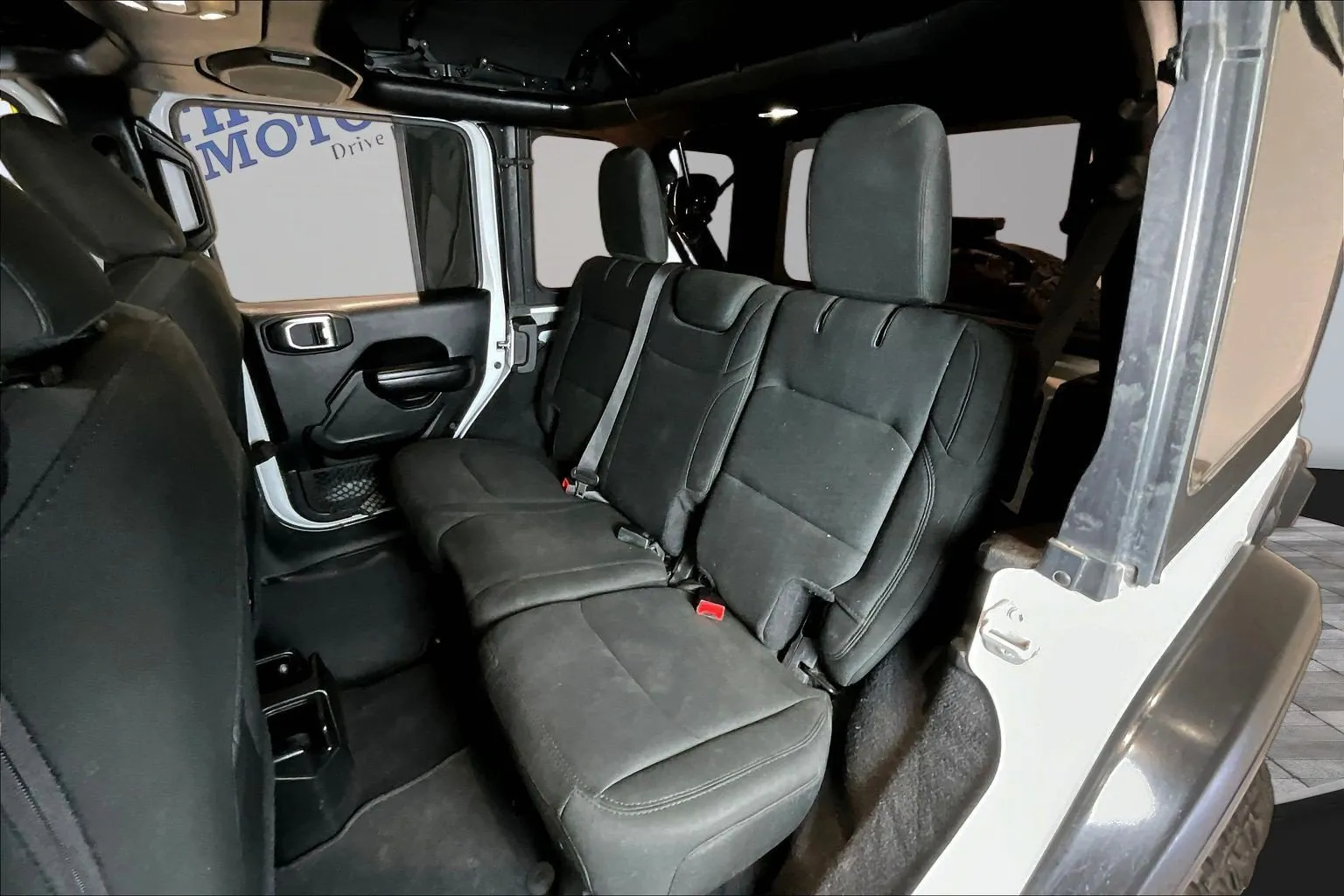 Jeep Wrangler photo 22