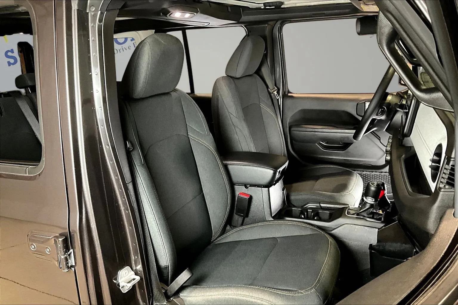 Jeep Wrangler photo 30