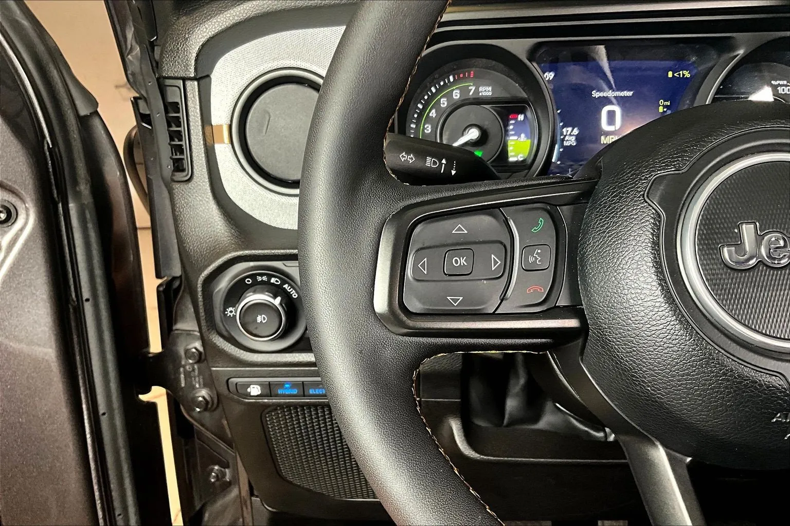 Jeep Wrangler photo 12