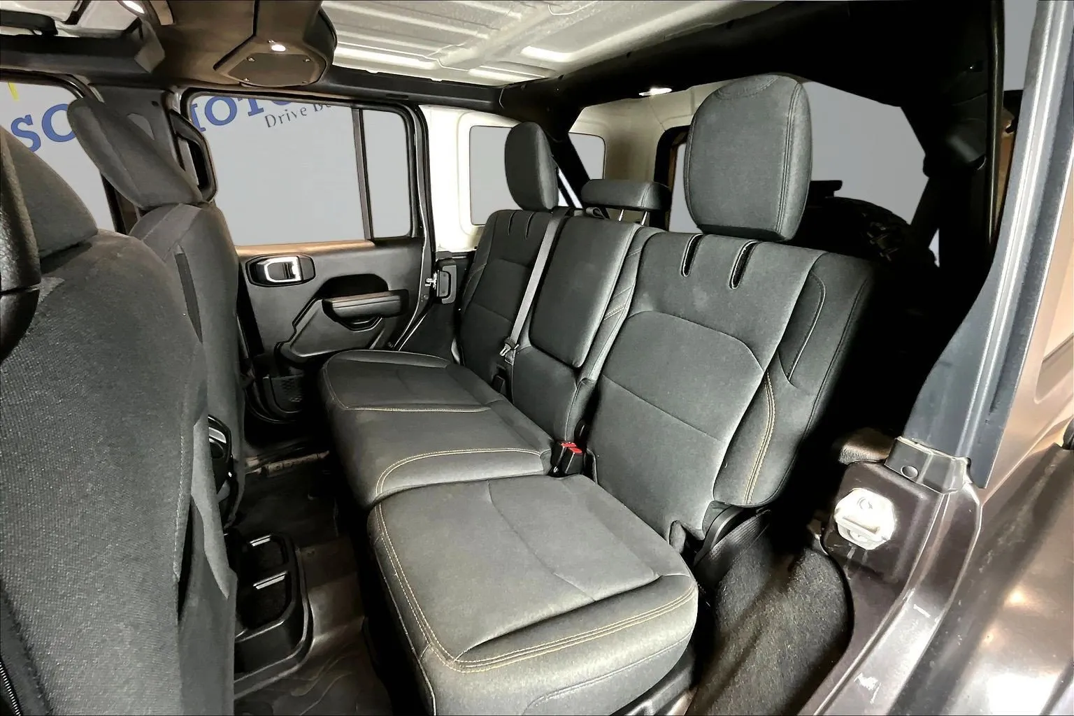 Jeep Wrangler photo 23