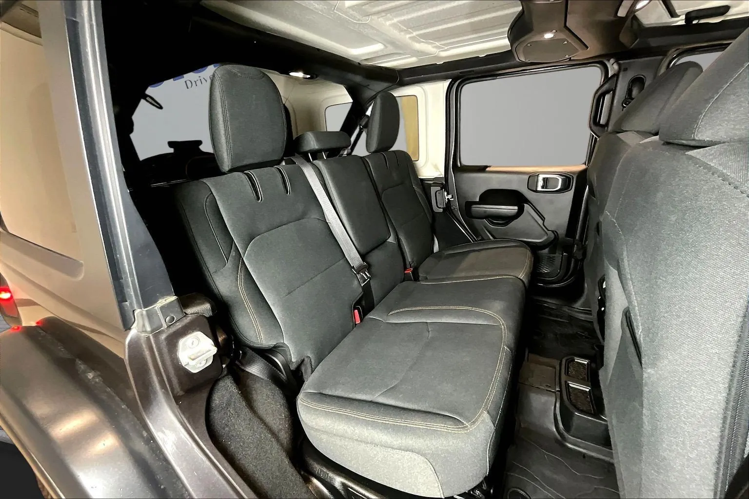 Jeep Wrangler photo 26