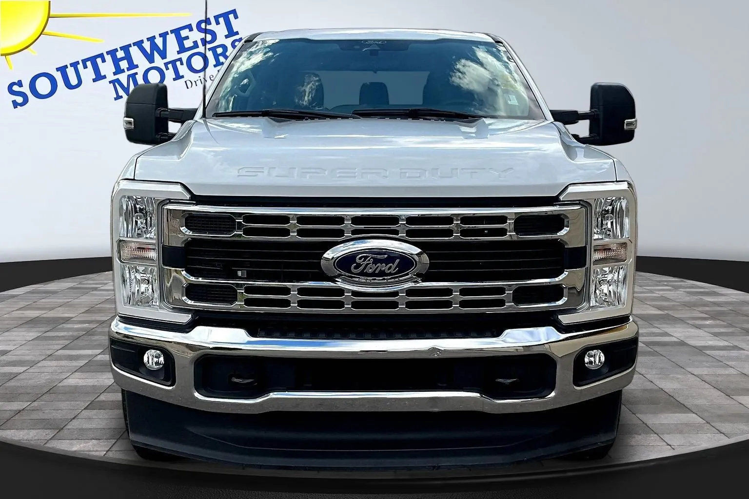 Ford F-350 photo 2