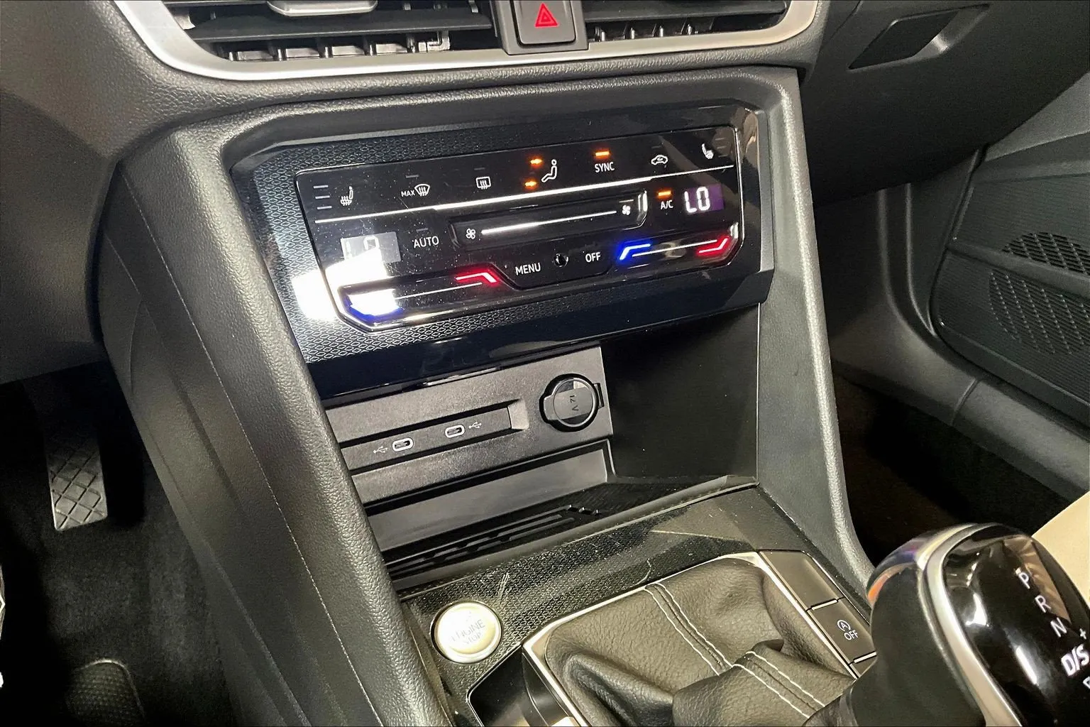 Volkswagen Taos photo 16