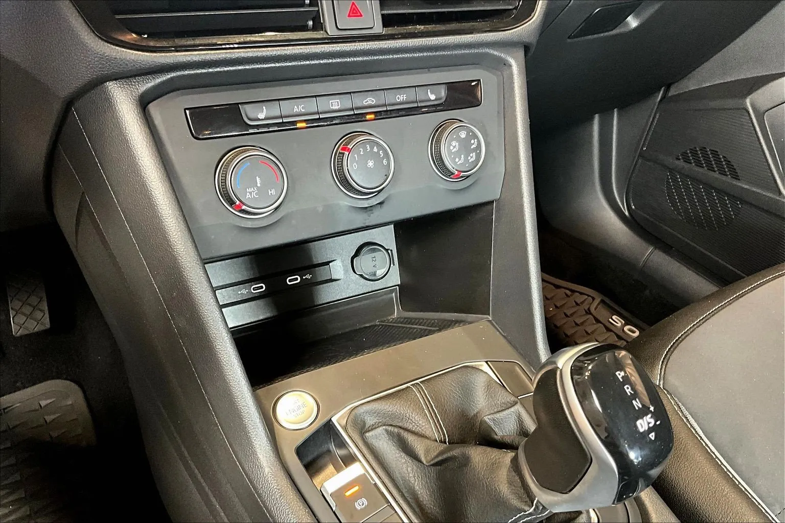 Volkswagen Taos photo 16
