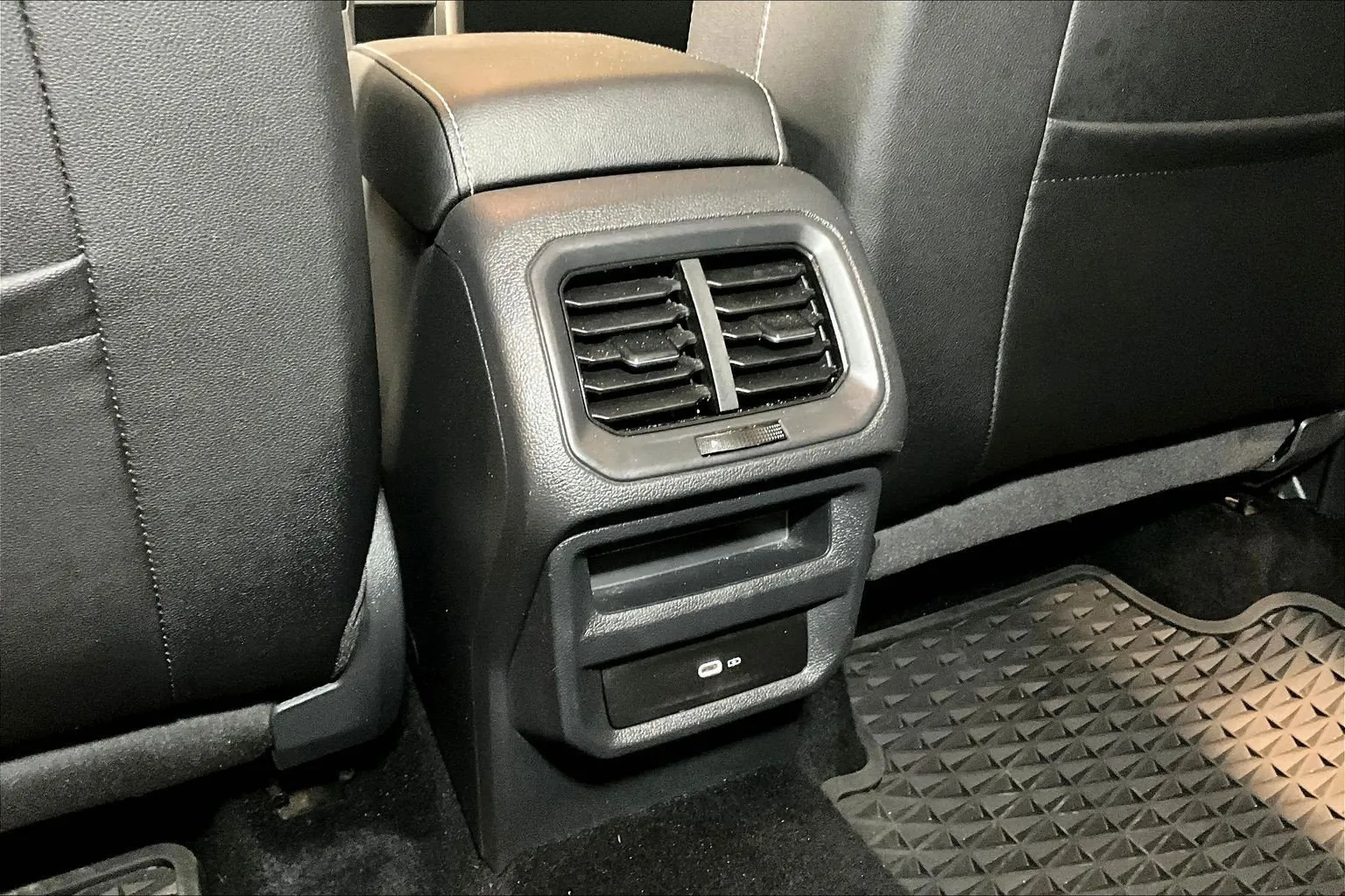 Volkswagen Taos photo 11