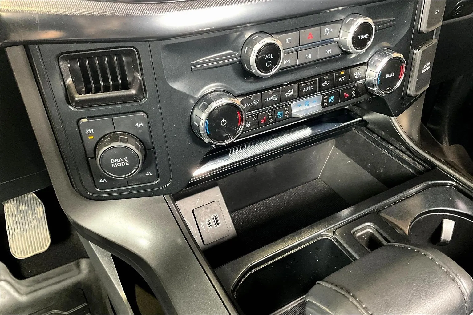 Ford F-150 photo 17