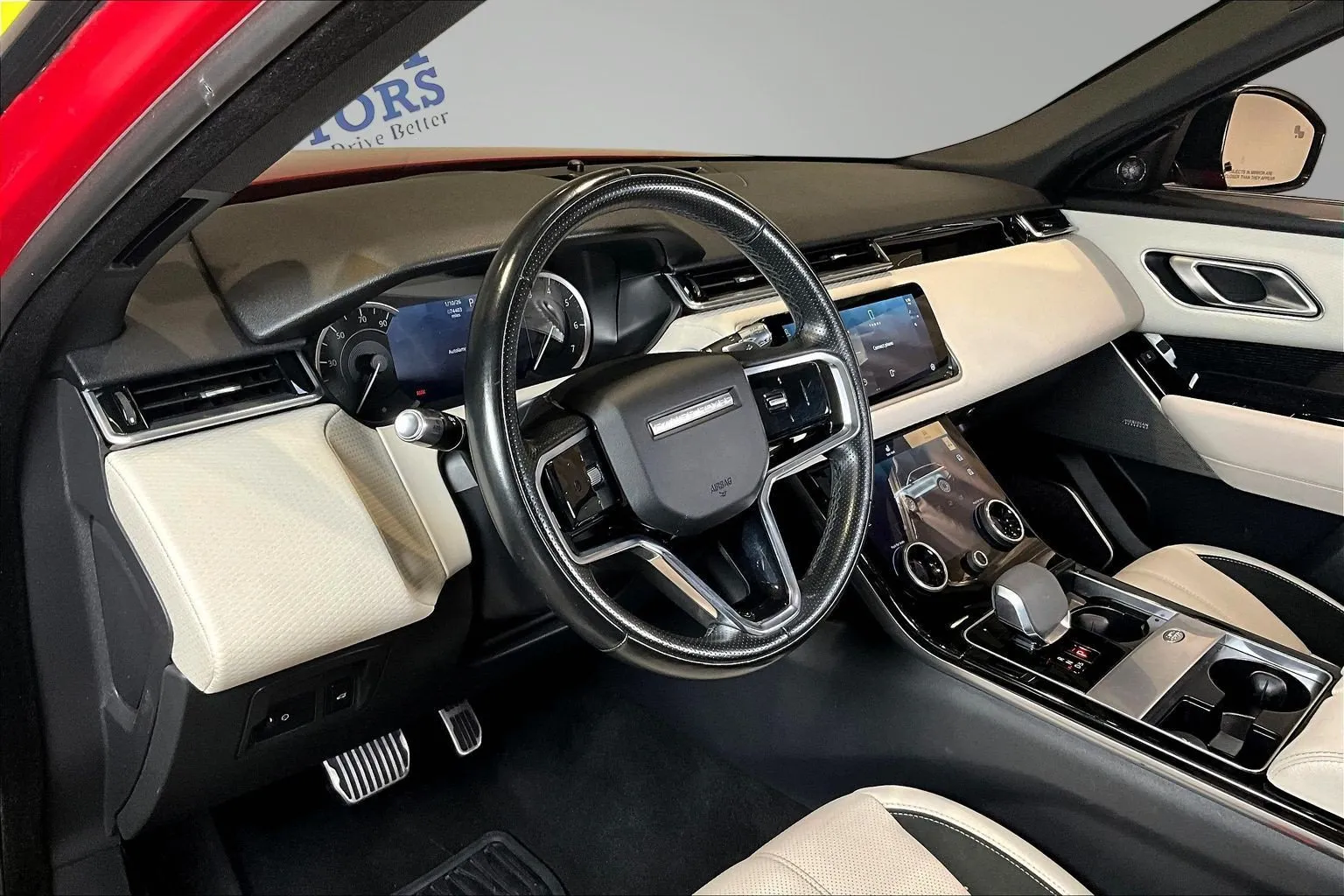 Land Rover Range Rover Velar photo 17