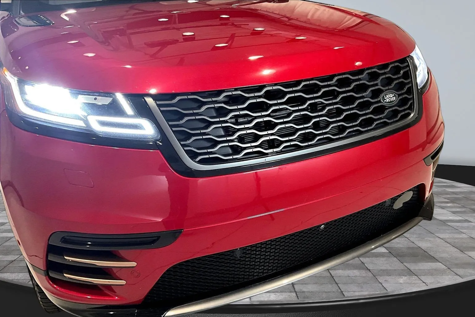 Land Rover Range Rover Velar photo 33