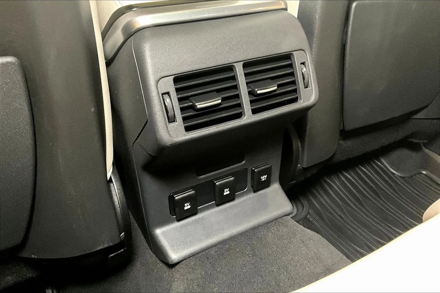 Land Rover Range Rover Velar photo 11