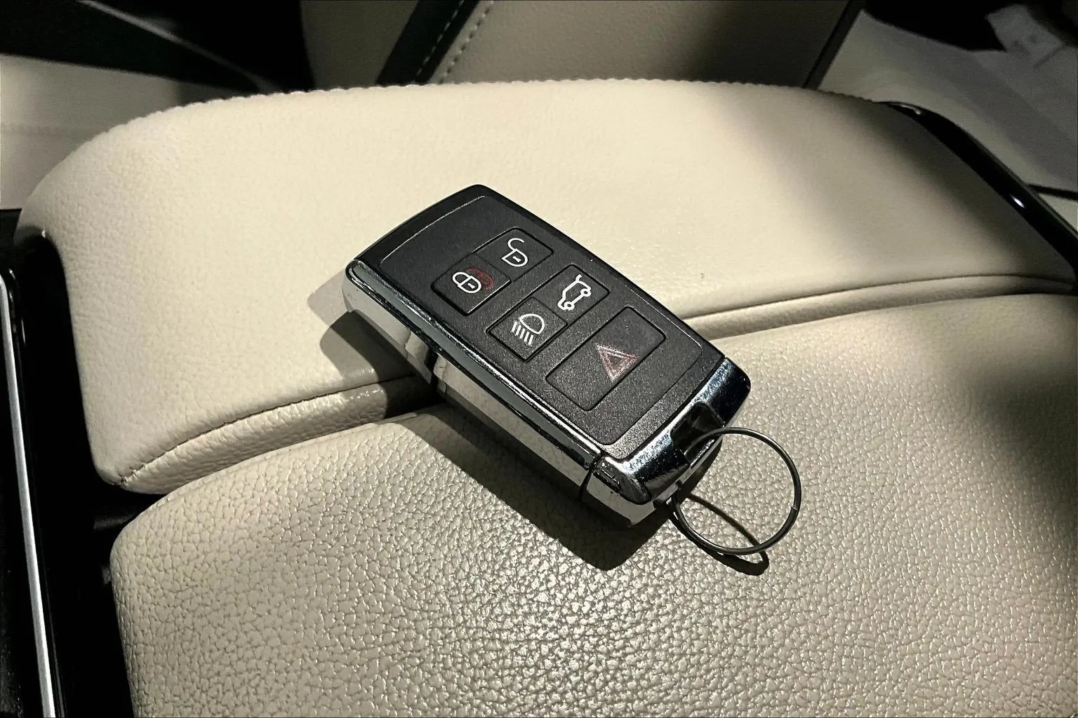 Land Rover Range Rover Velar photo 35