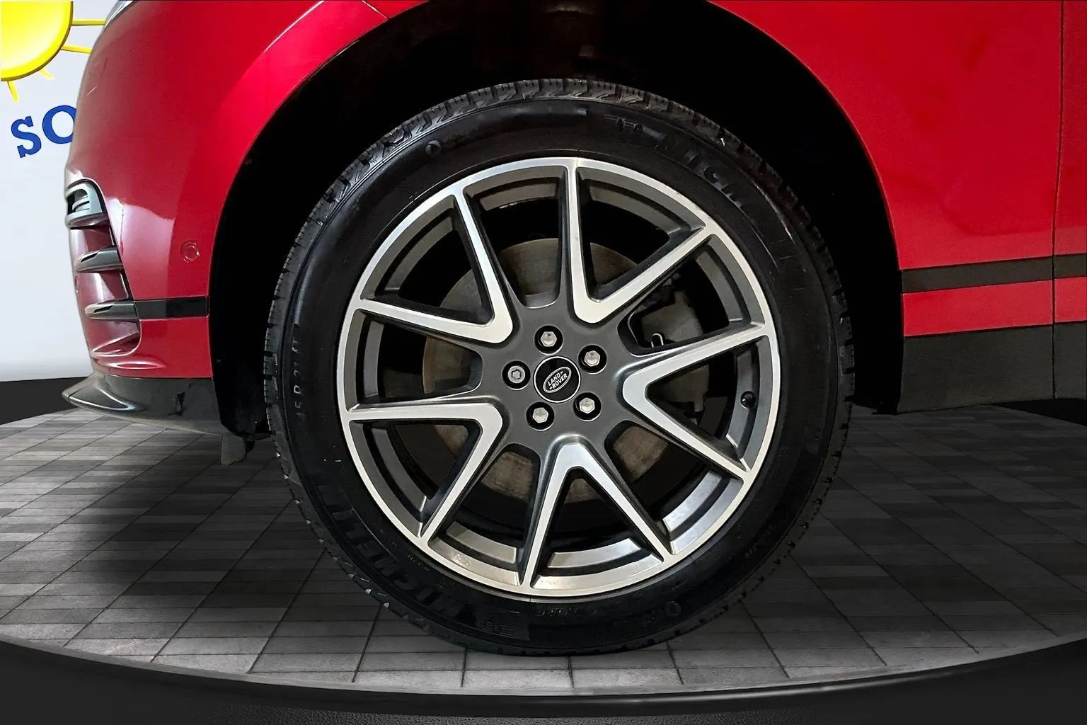 Land Rover Range Rover Velar photo 34