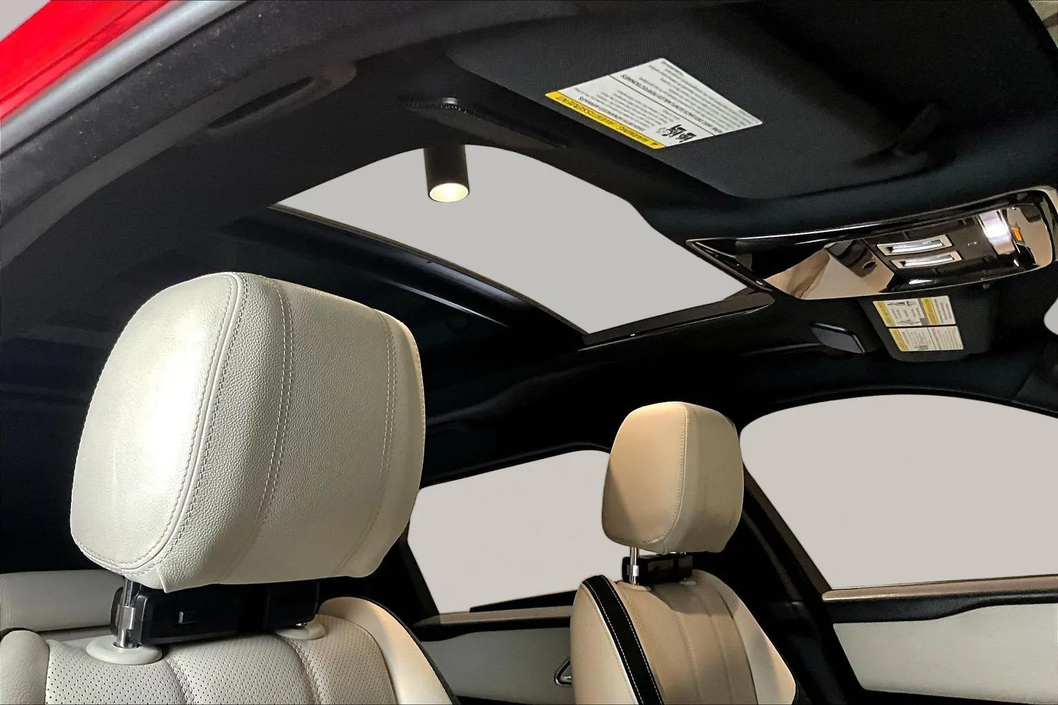 Land Rover Range Rover Velar photo 27