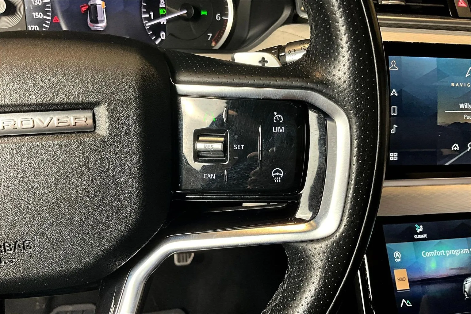 Land Rover Range Rover Velar photo 13