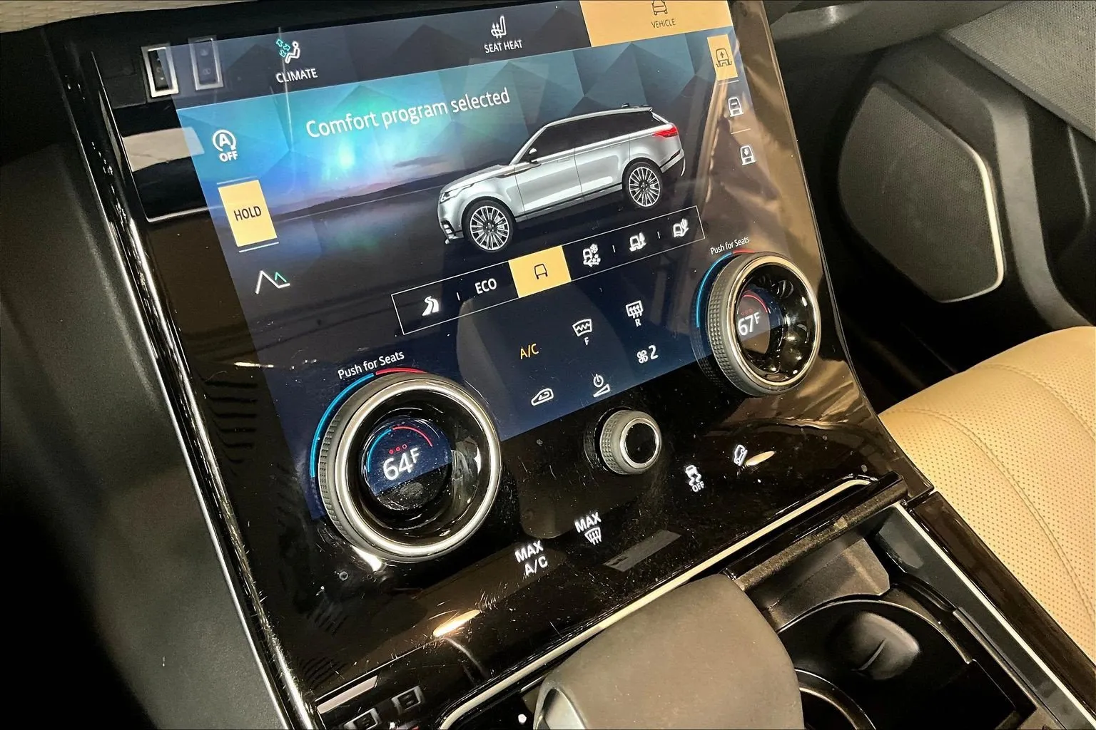 Land Rover Range Rover Velar photo 16