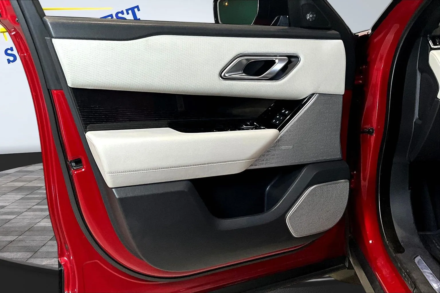 Land Rover Range Rover Velar photo 20