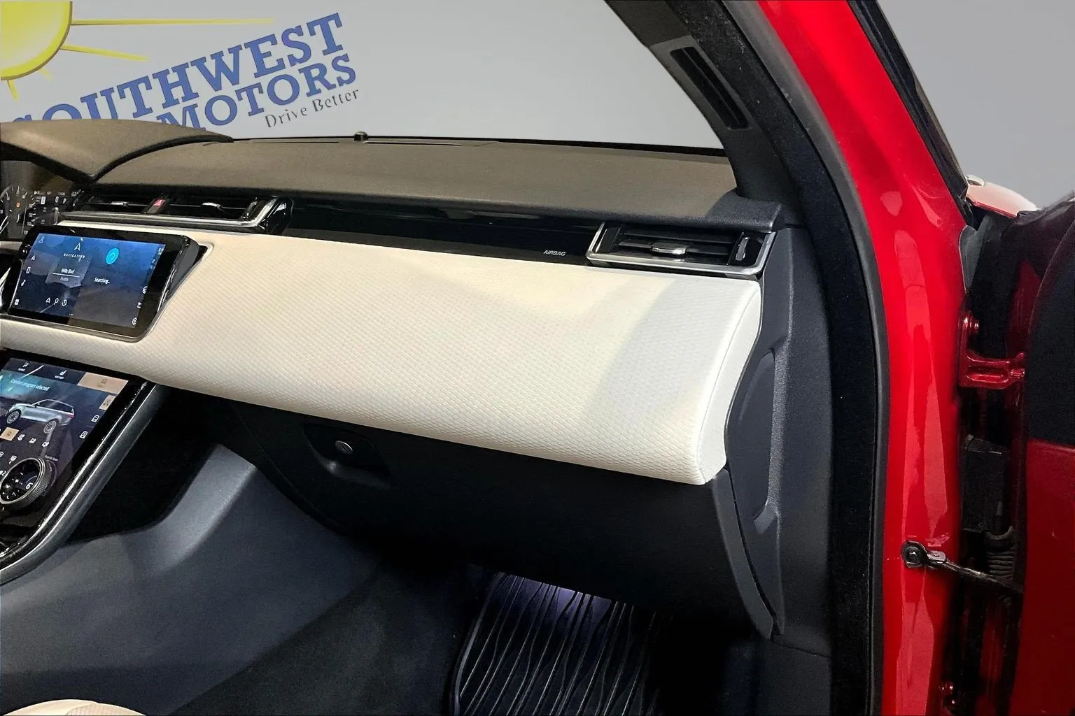 Land Rover Range Rover Velar photo 26