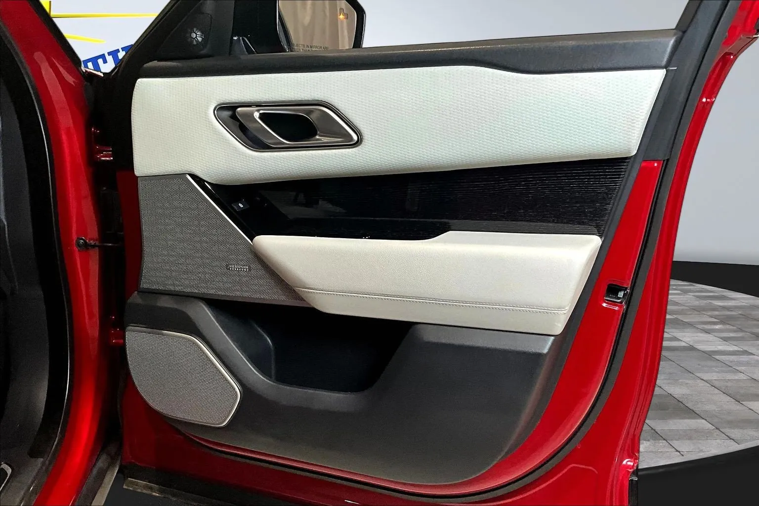 Land Rover Range Rover Velar photo 28
