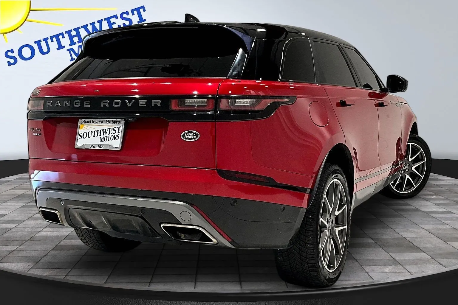 Land Rover Range Rover Velar photo 7