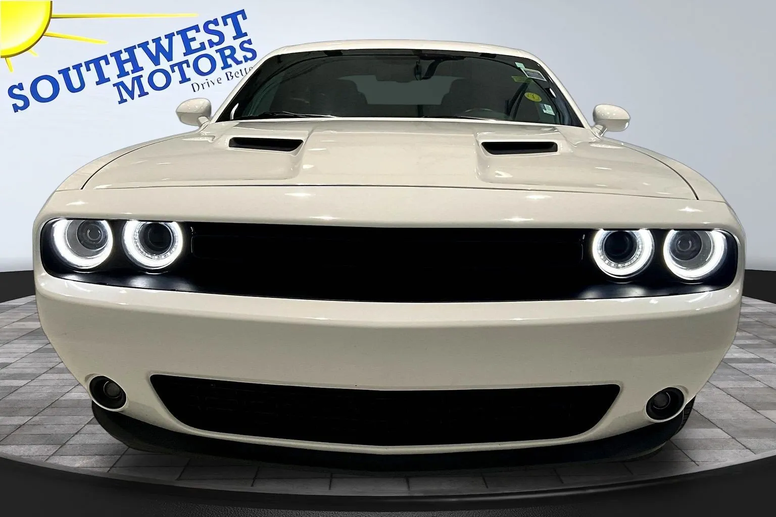 Dodge Challenger photo 2