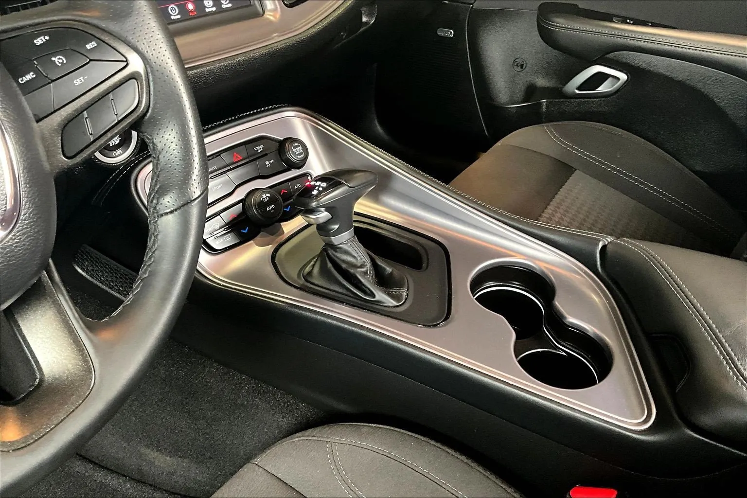 Dodge Challenger photo 18