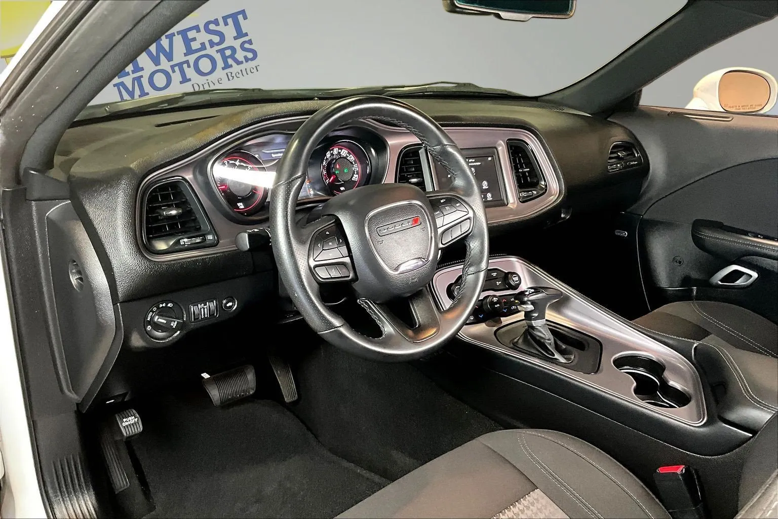 Dodge Challenger photo 17