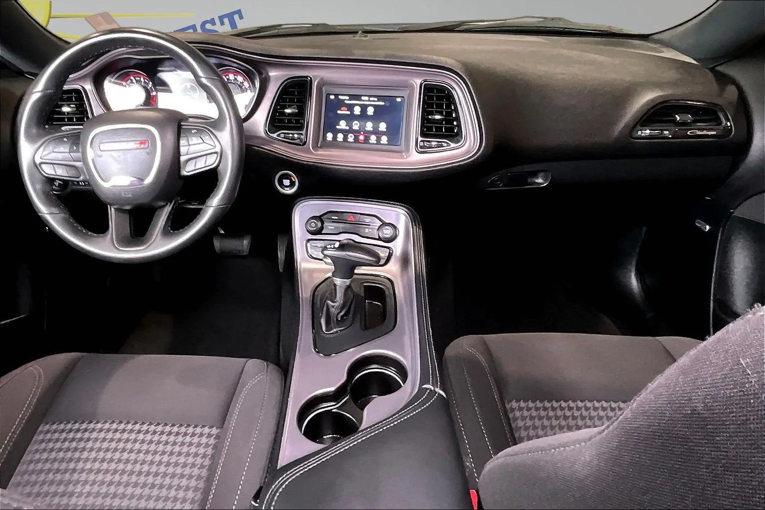 Dodge Challenger photo 8
