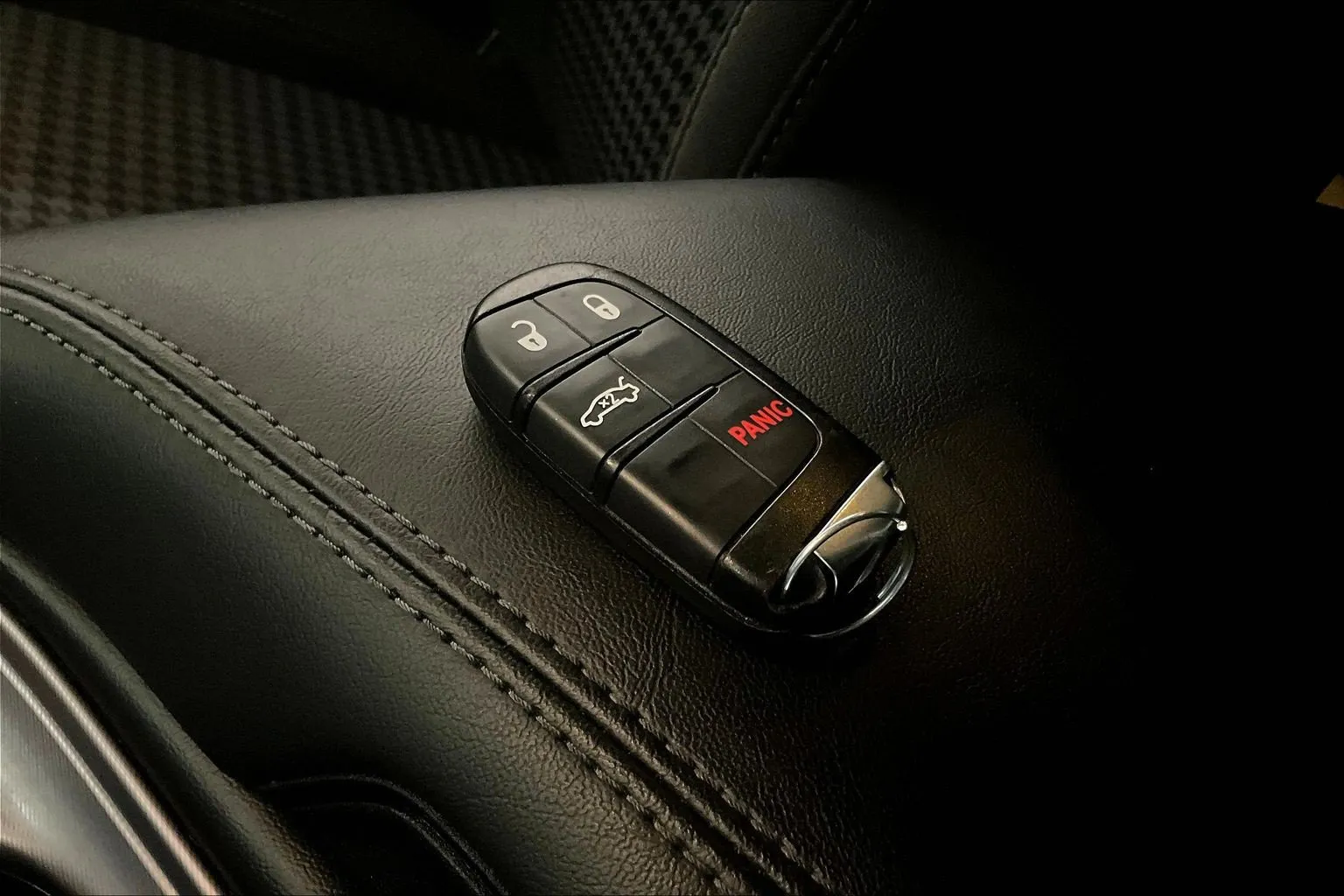 Dodge Challenger photo 33