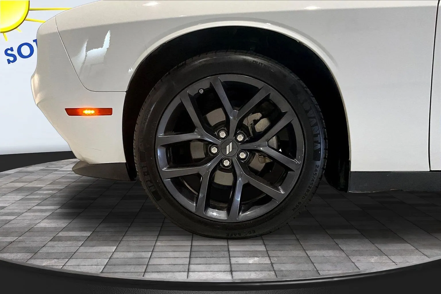 Dodge Challenger photo 32