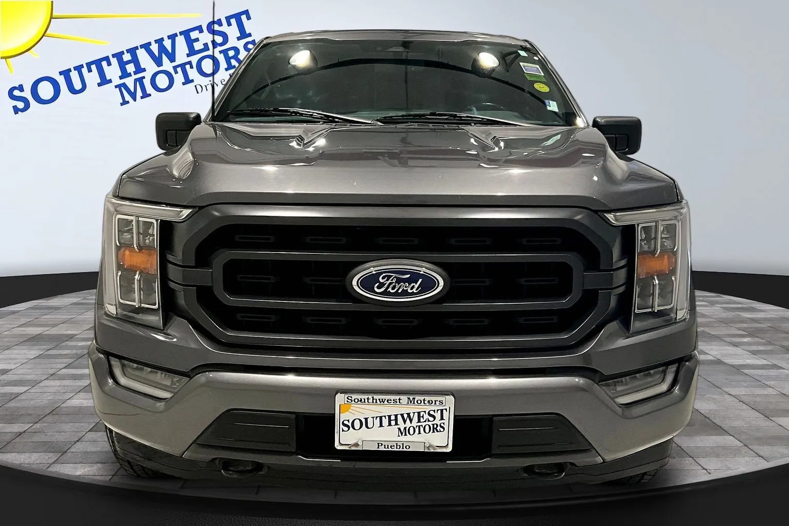 Ford F-150 photo 2