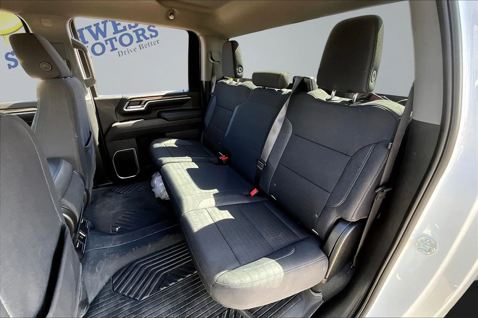 Chevrolet Silverado photo 24