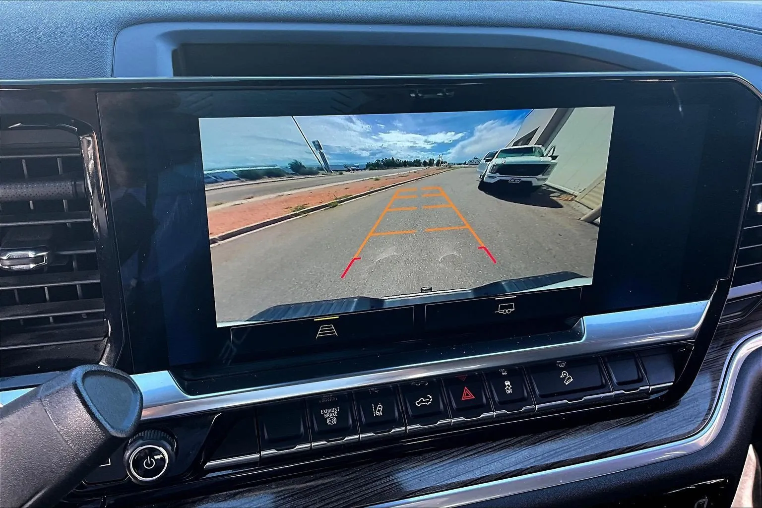 Chevrolet Silverado photo 16