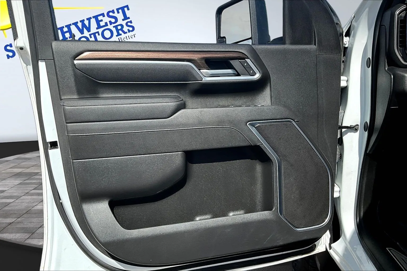 Chevrolet Silverado photo 22