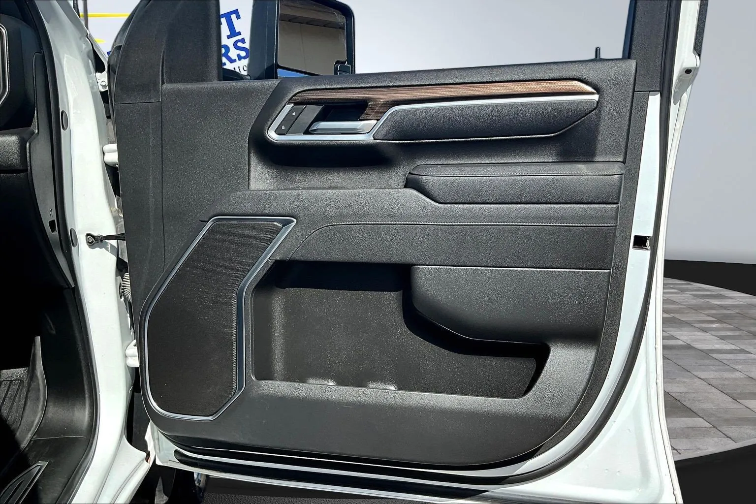 Chevrolet Silverado photo 30
