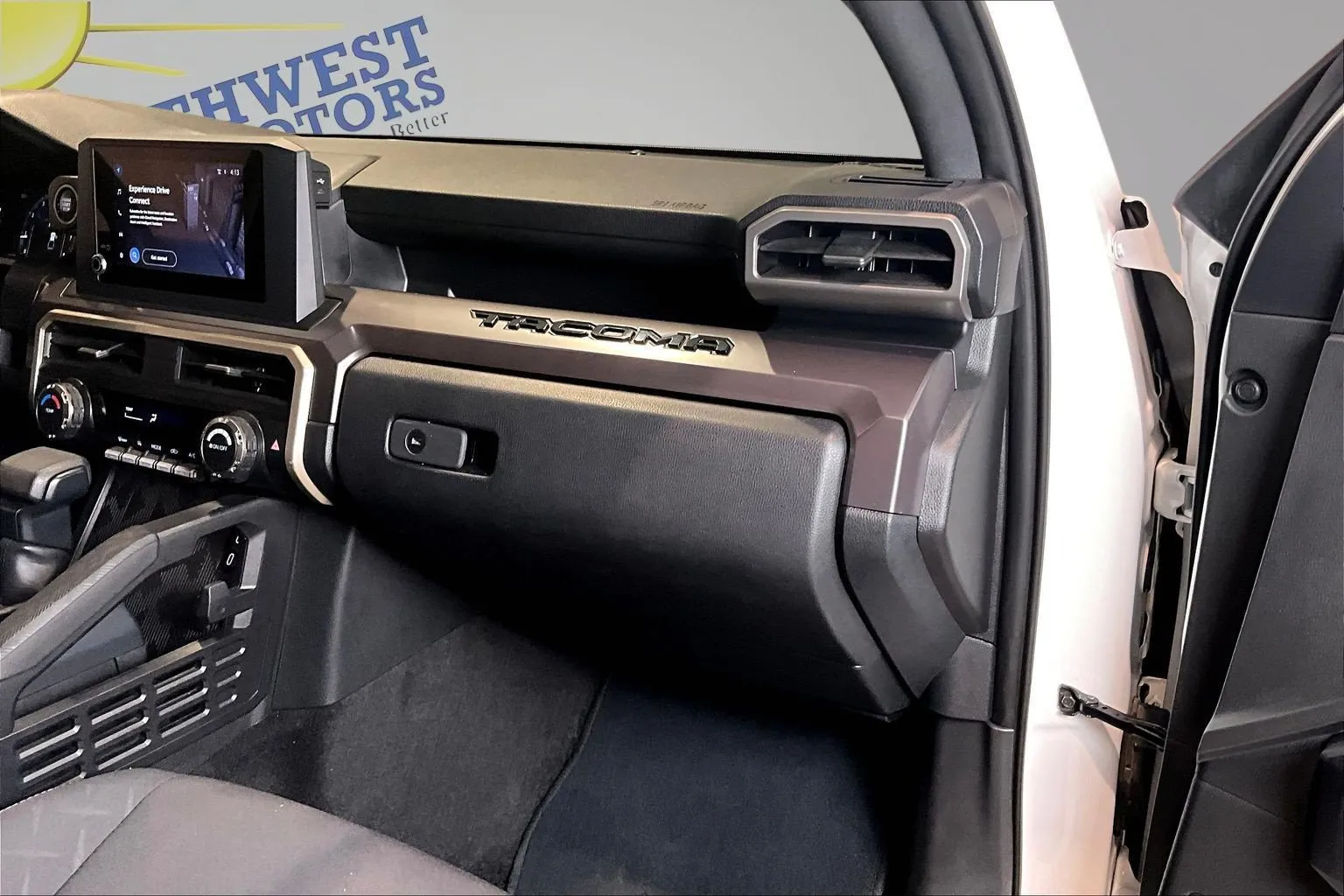 Toyota Tacoma photo 28