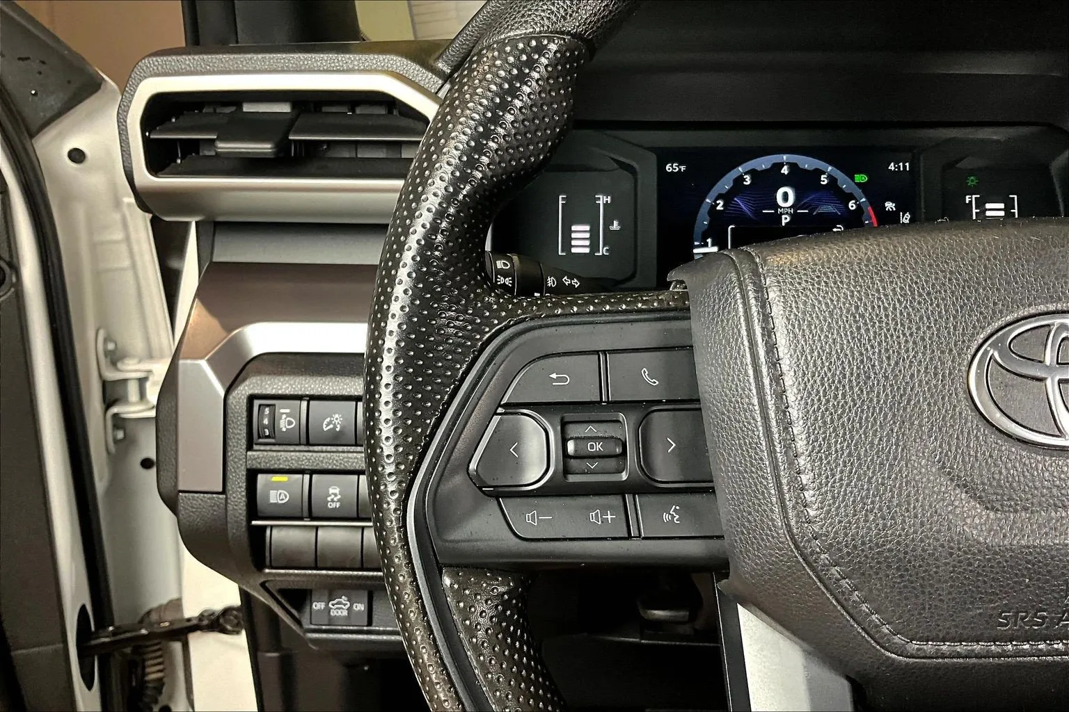 Toyota Tacoma photo 13