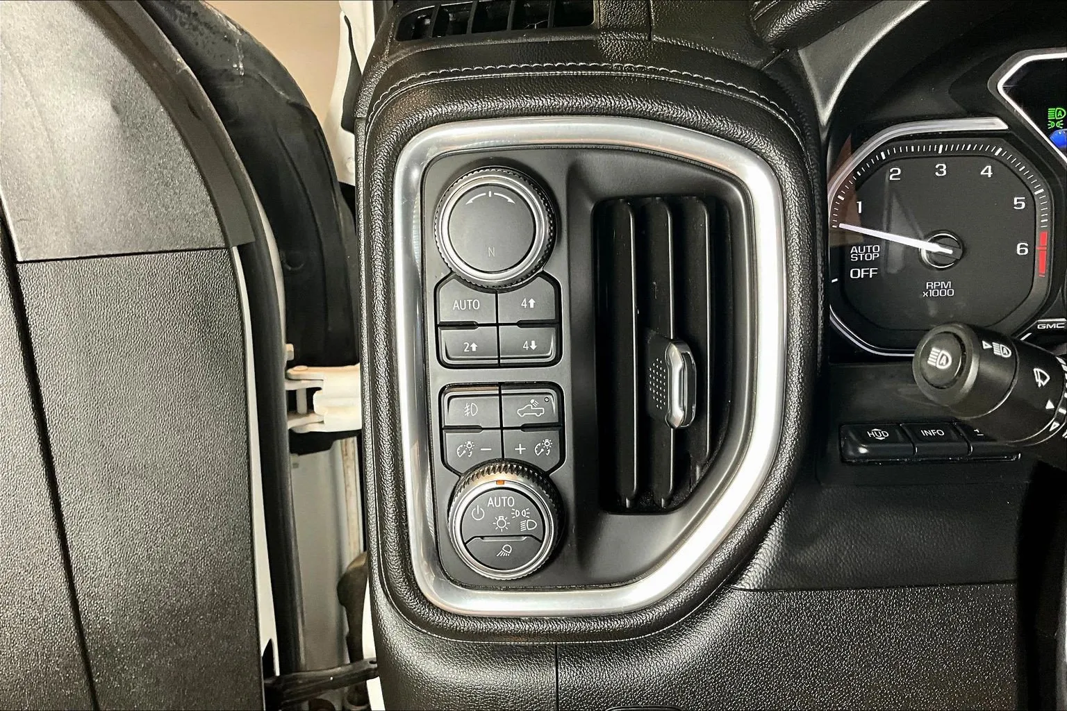 GMC Sierra photo 18