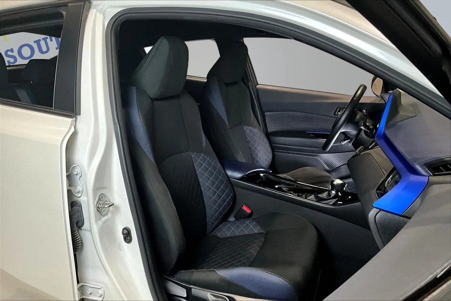 Toyota C-HR photo 28