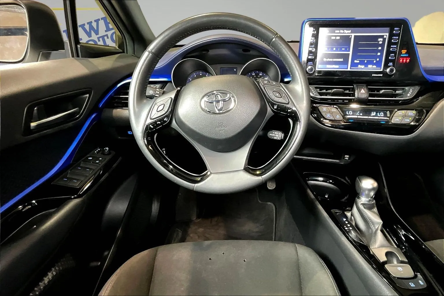 Toyota C-HR photo 9