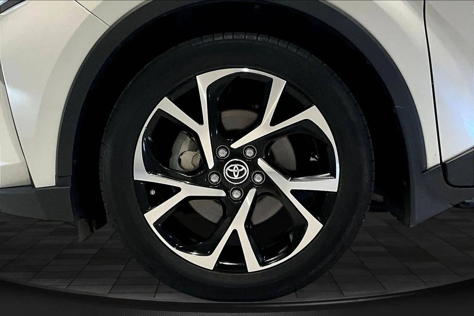 Toyota C-HR photo 33